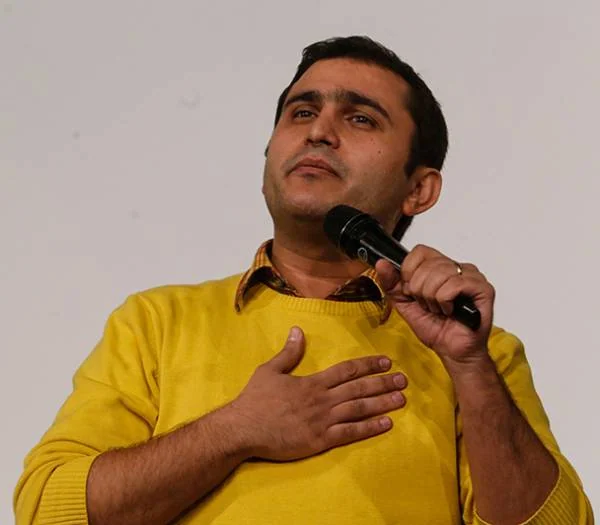 کیارش اسدی زاده کارگردان فیلم مجوز خروج کیارش اسدی زاده