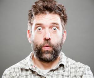 پرتاب 7 توله سگ به داخل سطل