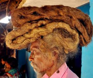 مرد هندی با موهای کثیف