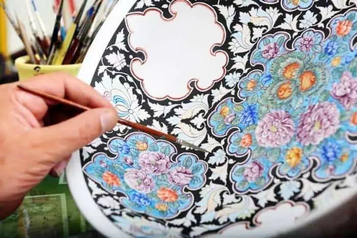 میناکاری از صنایع دستی اصفهان میناکاری