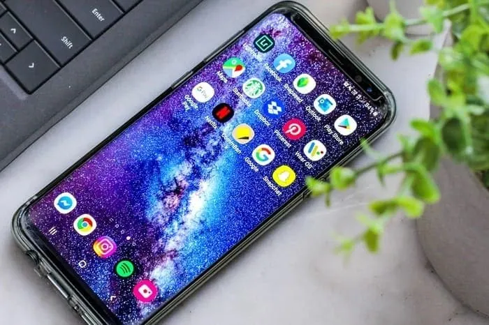 عدم استفاده از تصویر زمینه زنده در گوشی اندروید تصویر زمینه زنده