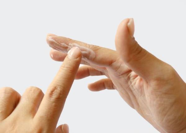 پاک کردن چسب قطره ای