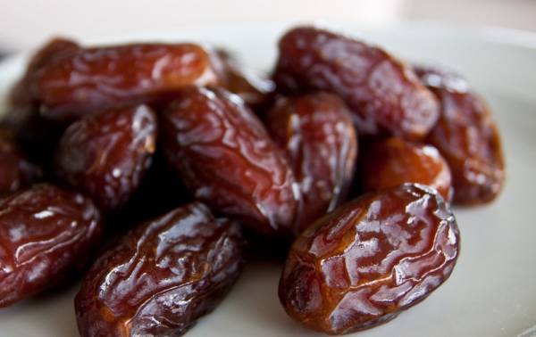 عوارض خرما خوردن