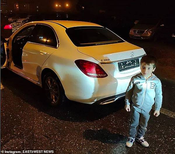 پسر بچه ای که با شنا سوئدی زدن صاحب خودروی میلیاردی شد (: 1