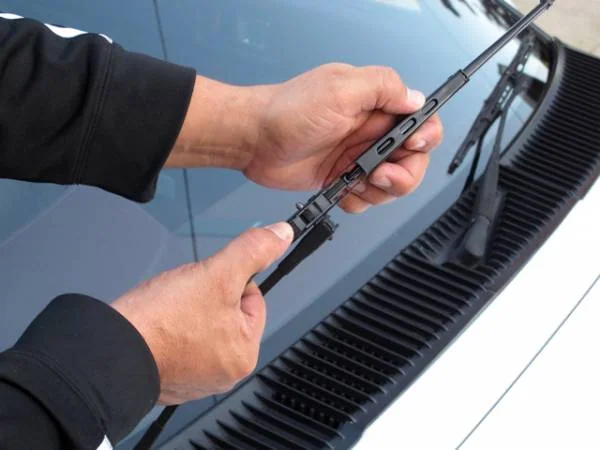 چک کردن ماشین قبل از سفر بررسی ماشین قبل از سفر