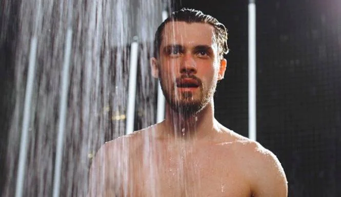 راه های مراقبت از پوست زیربغل در تابستان استحمام مرتب