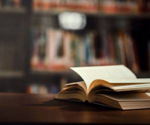 روز کتاب و کتابخوانی