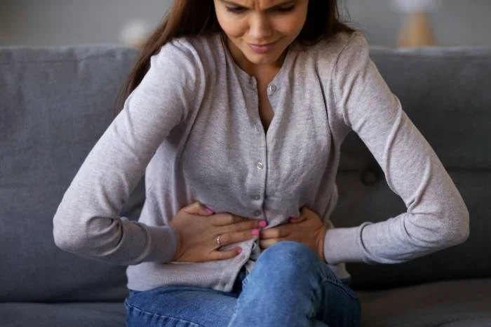 نفخ از عوارض جانبی دانه های چیا نفخ شکم