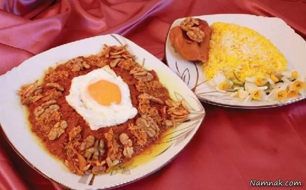میرزا قاسمی با گردو میرزا قاسمی