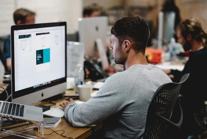بهترین ترفندها برای رفتار با همکاران مشکل ساز کار کردن در سکوت