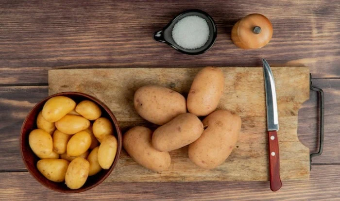 سیب زمینی برای غلیظ شدن آبگوشت سیب زمینی