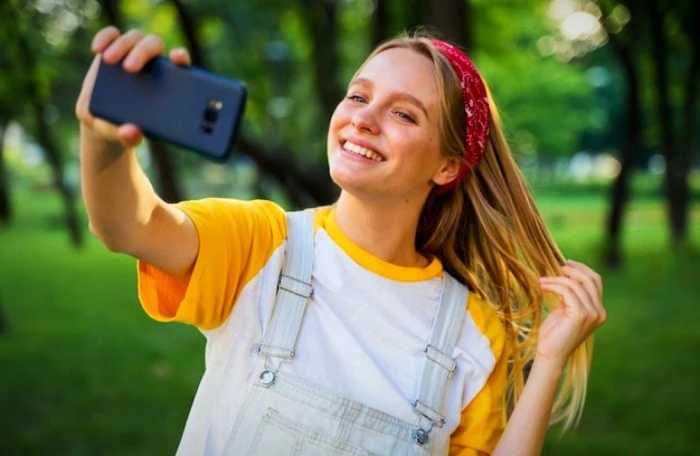 زیبایی متولدین مرداد لبخند زدن