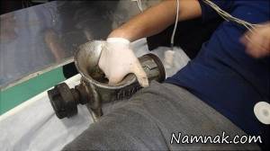 دست داخل چرخ گوشت ، مغازه کبابی