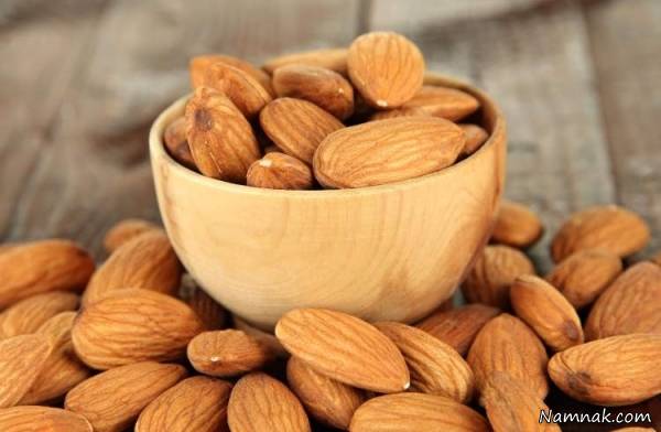 خوردن بادام