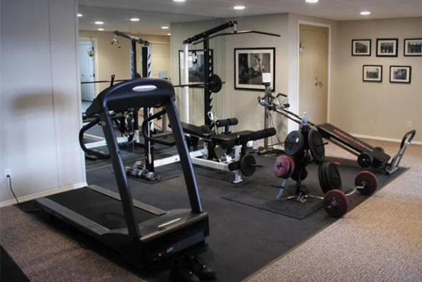 باشگاه خانگی در اتاق زیر شیروانی باشگاه خانگی