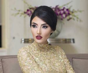 آرایش لباس طلایی