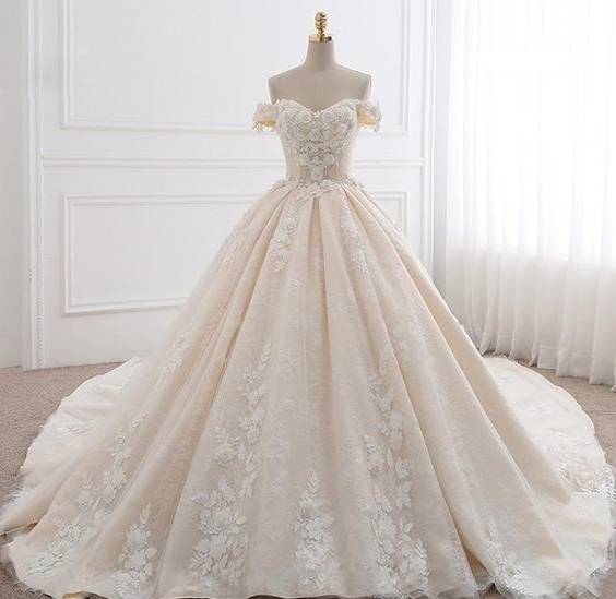 لباس عروس یقه دلبری 