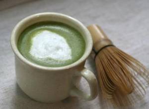 طرز تهیه چای سبز ماچا با شیر گرم 1