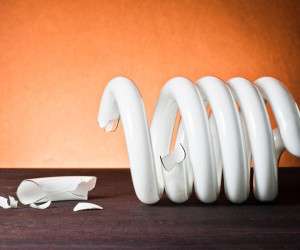 خطرات لامپ کم مصرف ، Dangers of GE Energy-Saving Light Bulbs
