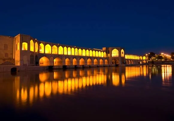 پل خواجو اصفهان در نمای شب پل خواجوی اصفهان