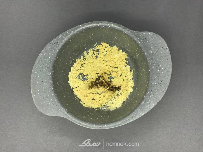 اضافه کردن آرد به سوپ شیر گرفتن خامی آرد