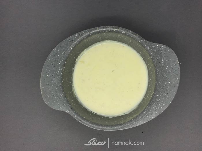 اضافه کردن شیر به سوپ شیر شیر در سوپ شیر