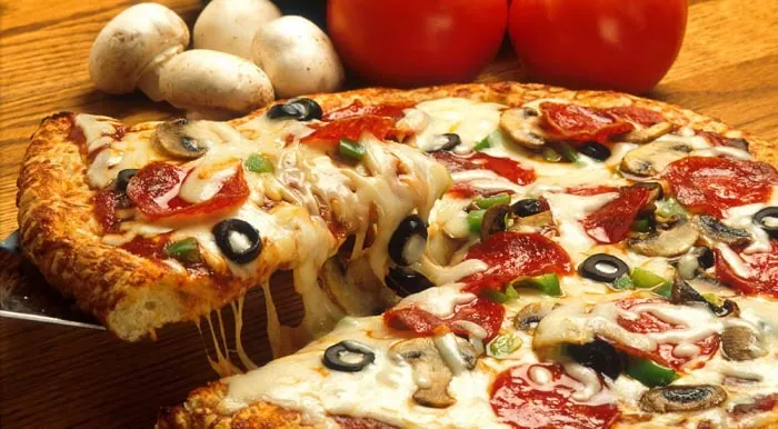 دستور تهیه پیتزای گوشت و قارچ خانگی پیتزای گوشت و قارچ خانگی