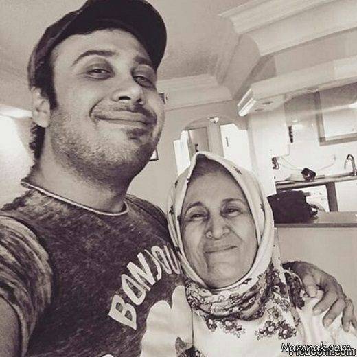 سلفی خندان محسن چاوشی و مادرش محسن چاوشی و مادرش