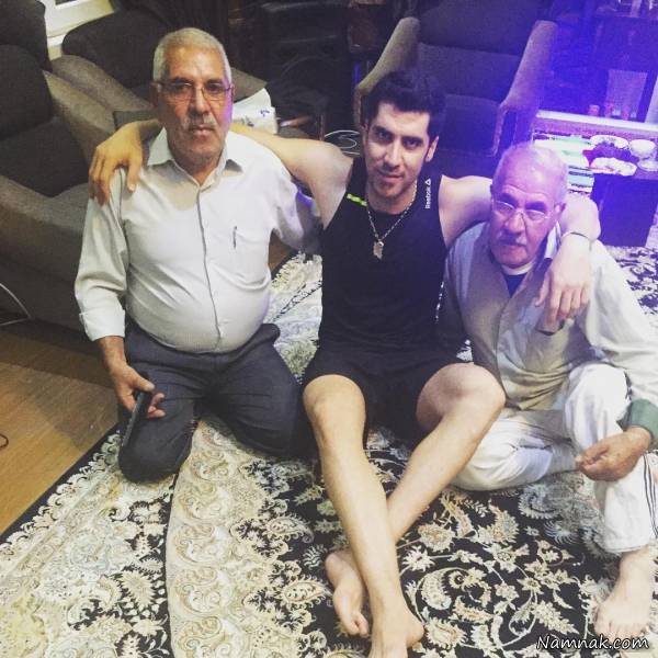 شهرام محمودی در کنار عمو و پدرش ، نرگس محمدی ، لیلا بلوکات و خواهرش