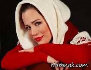 ملیکا شریفی نیا و عروسک