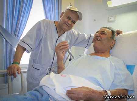 اکبر عبدی در کنار بیماران