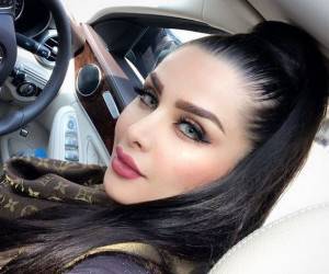 اشکان اشتیاق ، دنیا جهانبخت