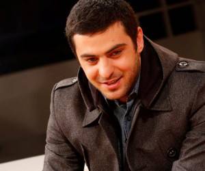 سردار آزمون ، علی ضیاء