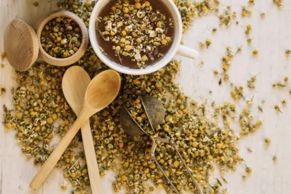 رفع موخوره و خشکی مو چای بابونه