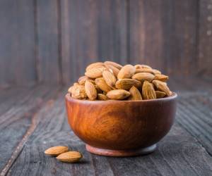 لاغری با بادام