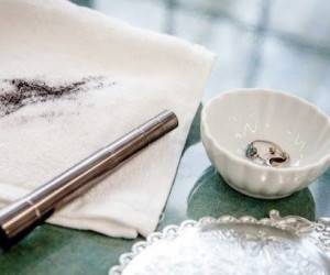 پاک کردن لکه ریمل