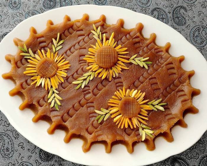 حلوا با تزیین حلوا