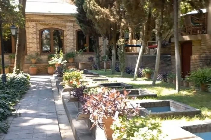 جاذبه های گردشگری تهران باغ نگارستان