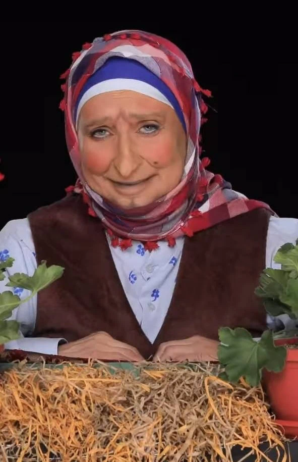 مرجانه گلچین با گریم مادربزرگ مرجانه گلچین