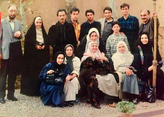 ثریا قاسمی در کنار بازیگران سریال در قلب من ثریا قاسمی پشت صحنه در قلب من