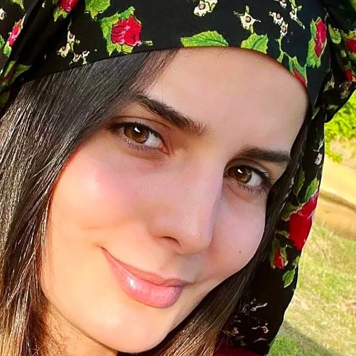 سلفی غزاله اکرمی سلفی غزاله اکرمی