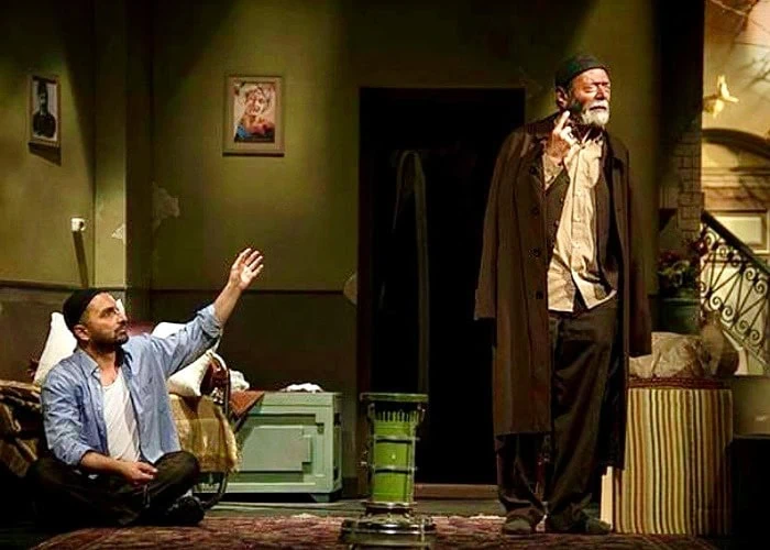 علی نصیریان در تئاتر تانگوی تخم مرغ داغ تانگوی تخم مرغ داغ