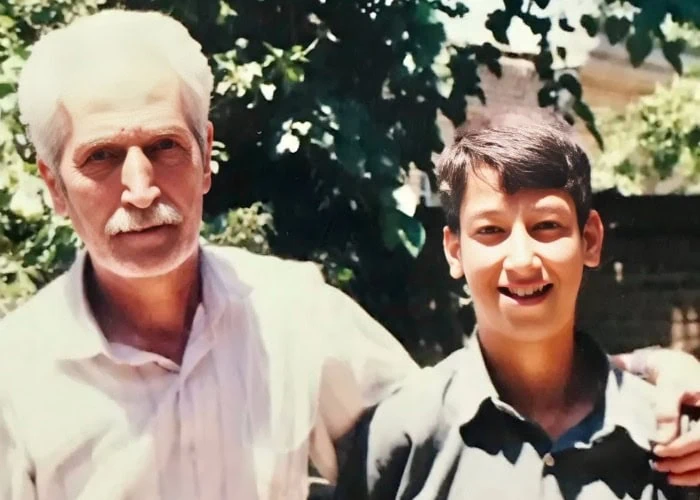 عکس کودکی بهرام افشاری در کنار پدرش بهرام افشاری