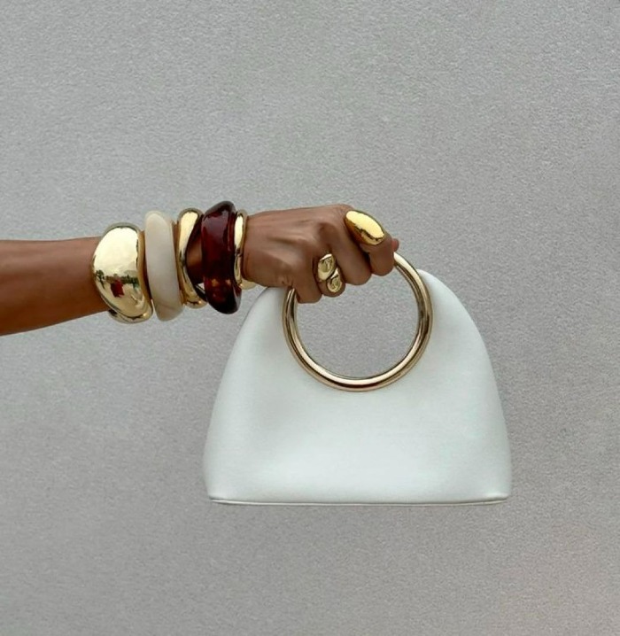 اکسسوری های مناسب با رنگ زرد کره ای اکسسوری