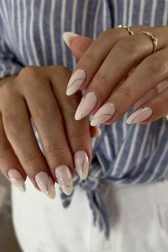 دیزاین خطوط عمودی یا مورب دیزاین ناخن برای دستان تپل