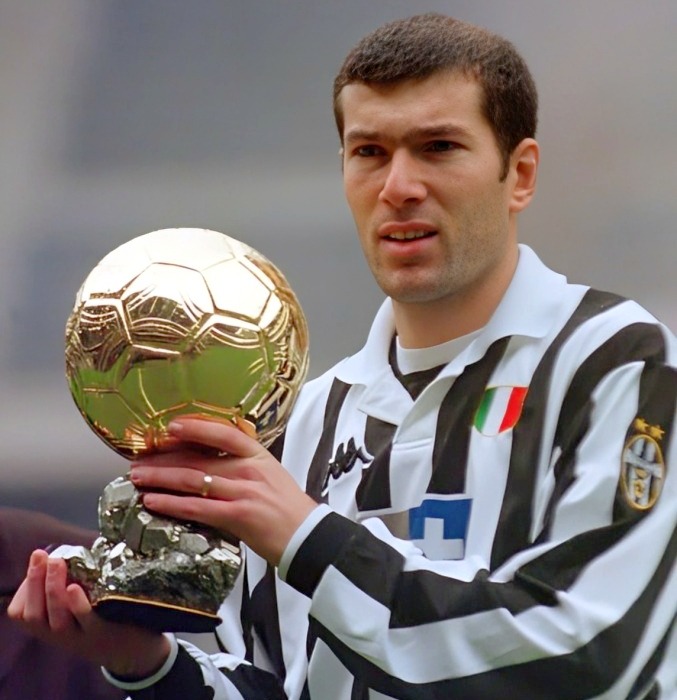 توپ طلا گرفتن زینالدین زیدان توپ طلای زینالدین زیدان