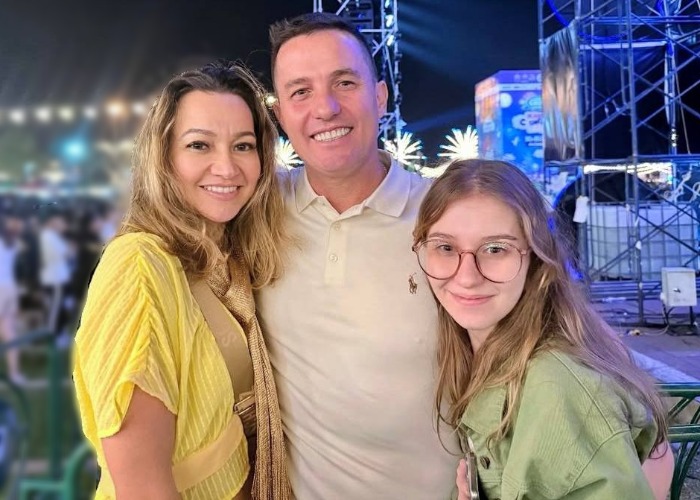 اوسمار ویرا در کنار فرزند و همسرش فرزند و همسر اوسمار ویرا