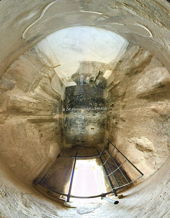 نمایی از درون آرامگاه کوروش نمایی از درون آرامگاه کوروش