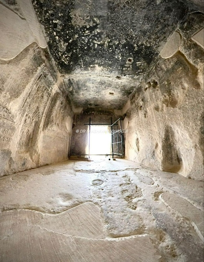 نمایی از درون آرامگاه کوروش نمایی از درون آرامگاه کوروش