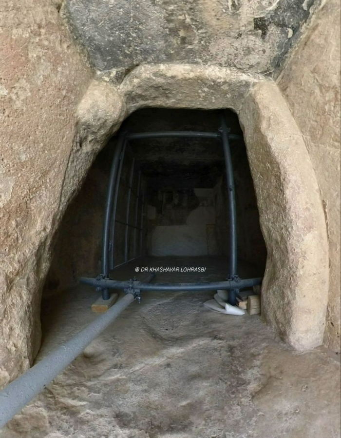 نمایی از درون آرامگاه کوروش نمایی از درون آرامگاه کوروش